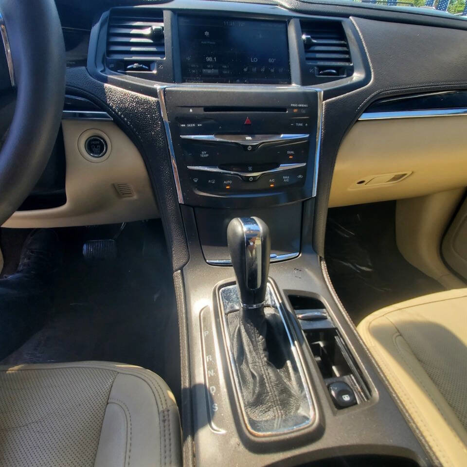 Used 2013 Lincoln MKS AWD image 17