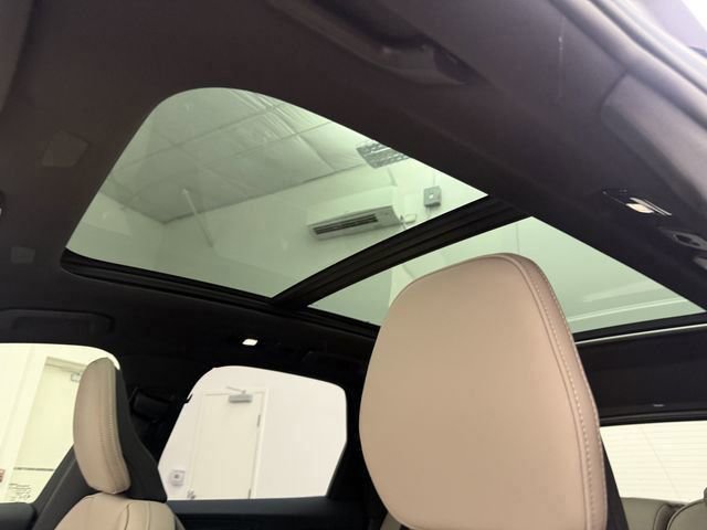 New 2026 Volvo XC60 B5 Plus w/ Protection Package Premier image 14