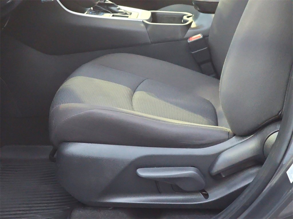 Used 2022 Toyota RAV4 LE image 31