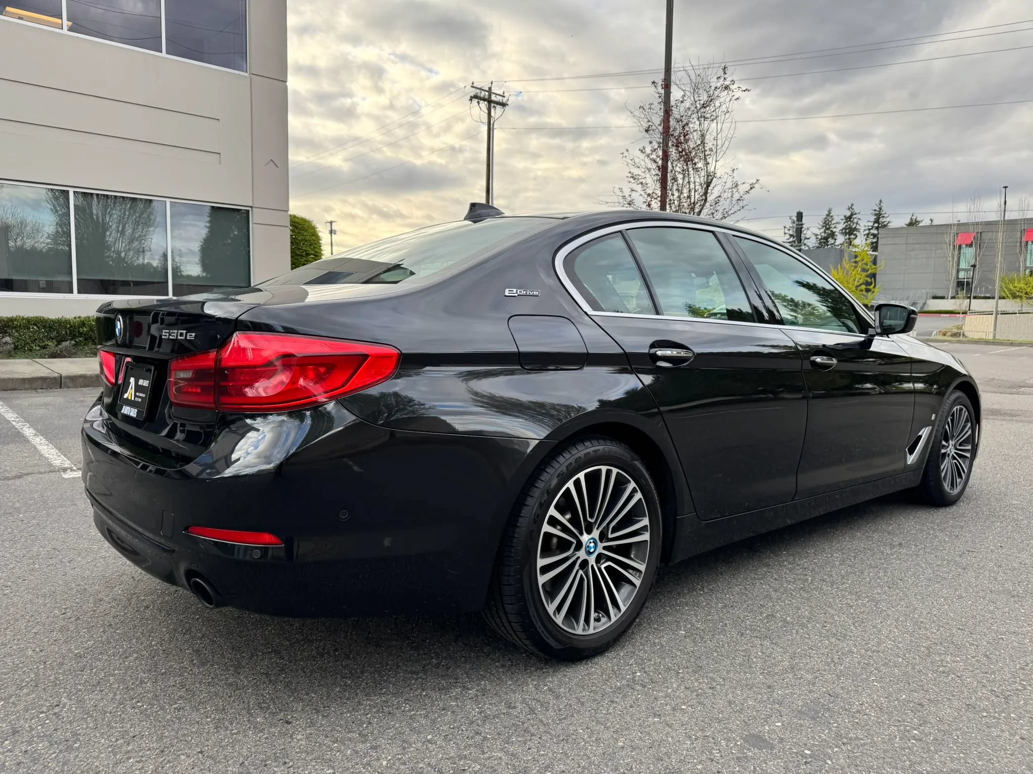 Used 2018 BMW 530e xDrive AWD/4WD image 11