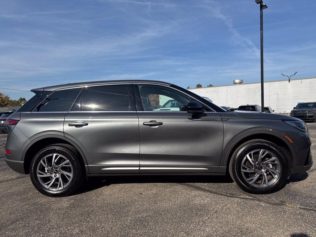 Used 2025 Lincoln Corsair AWD w/ Equipment Group 101A image 2