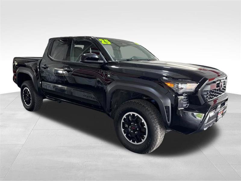 Used 2025 Toyota Tacoma TRD Off-Road AWD/4WD image 3