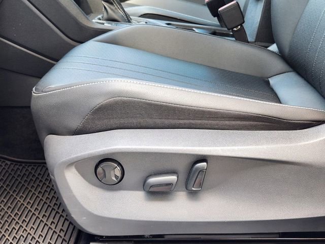 New 2024 Volkswagen Tiguan SE R-Line image 19