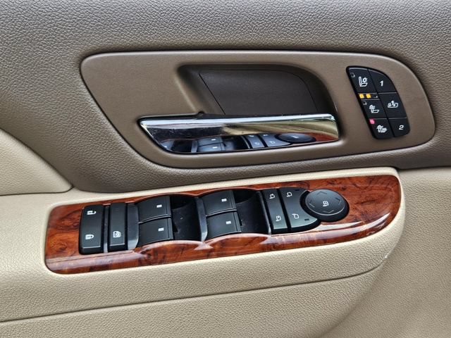 Used 2013 Chevrolet Avalanche LTZ RWD image 18
