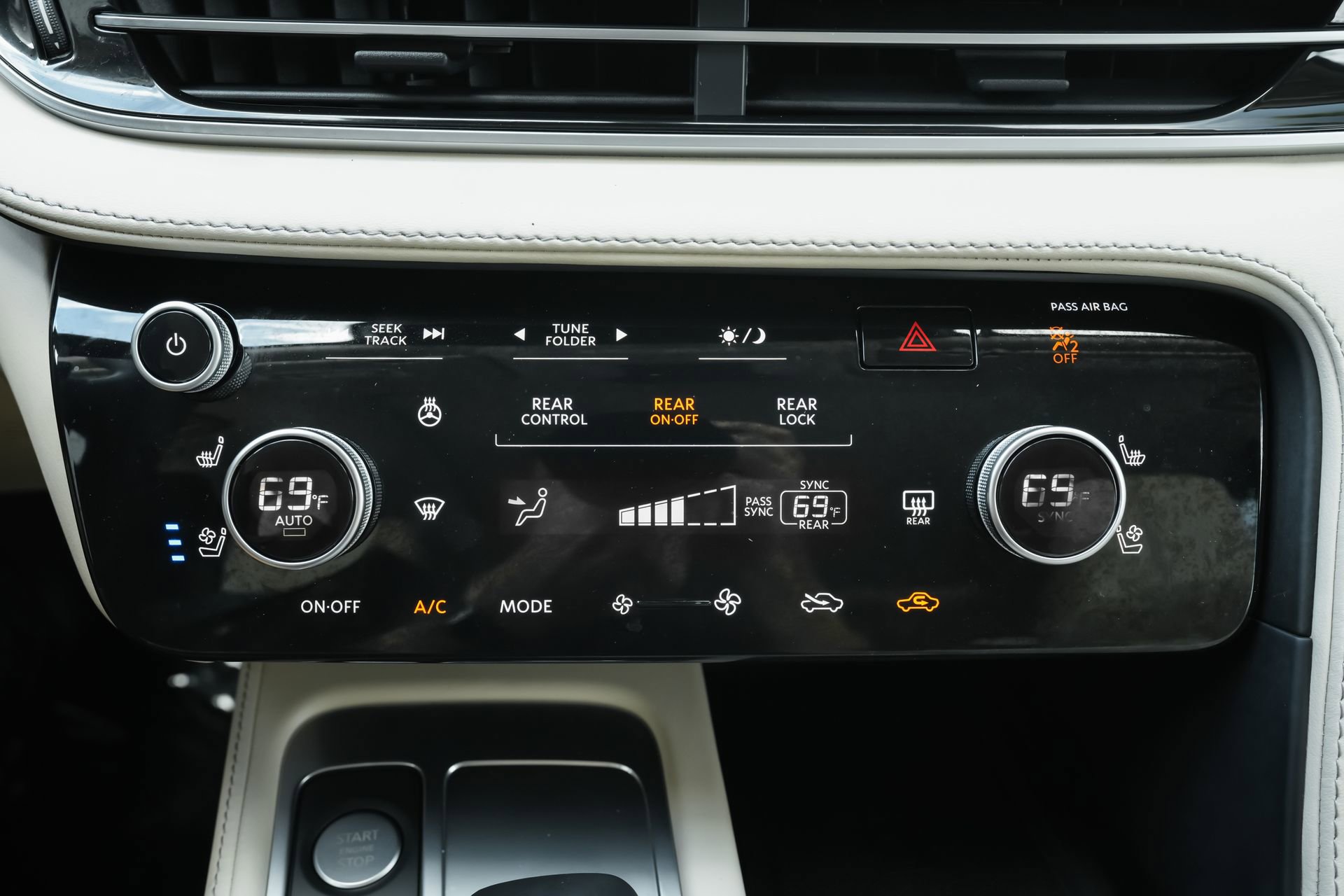 Used 2025 INFINITI QX60 Luxe w/ Vision Package image 14