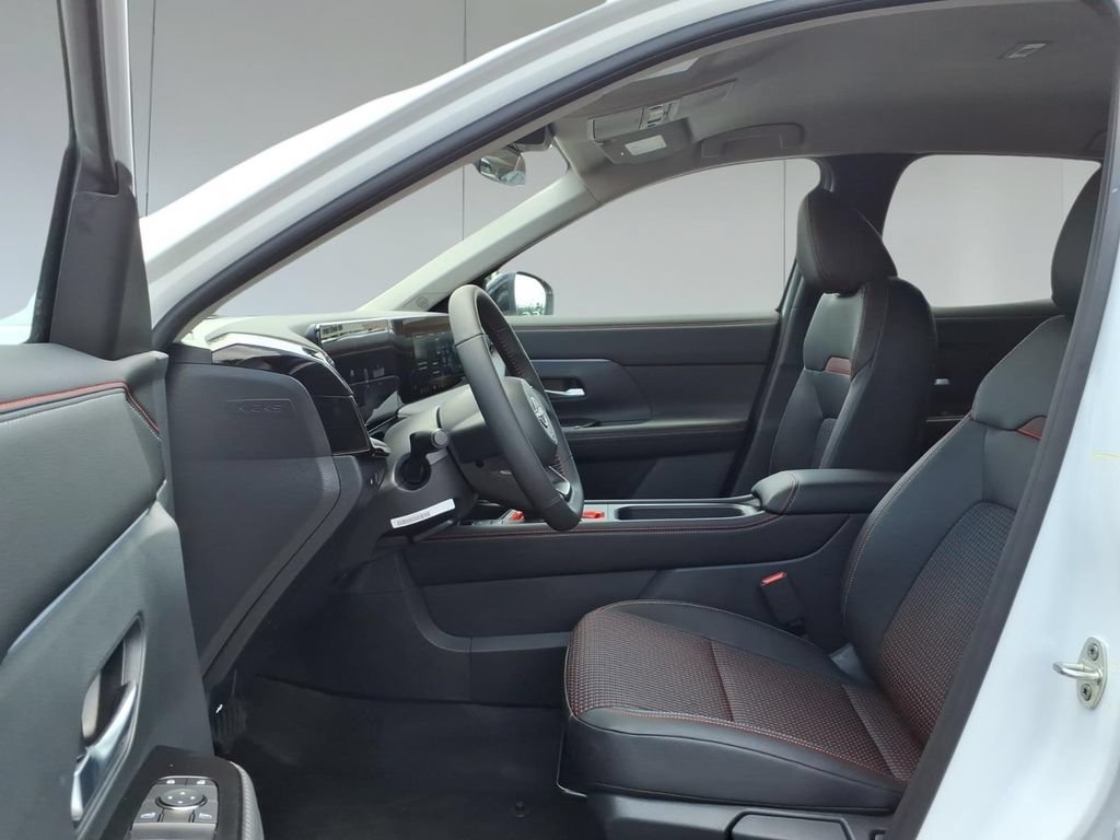 New 2026 Nissan Kicks SR w/ Cold Weather Package FWD image 14