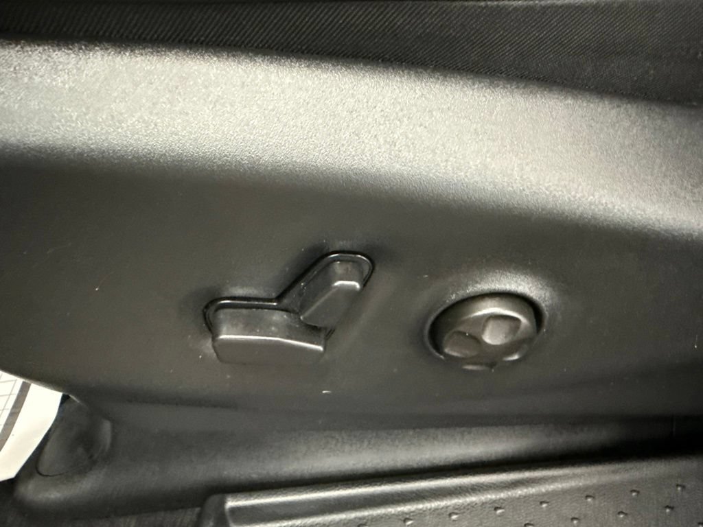 Used 2026 Chrysler Pacifica Select FWD image 27