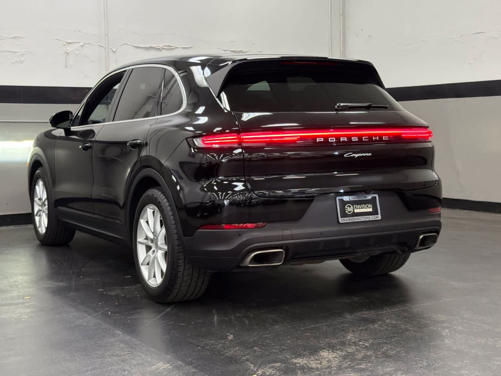 Used 2024 Porsche Cayenne AWD/4WD image 10