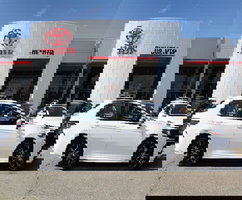 Used 2024 Toyota Camry SE image 1