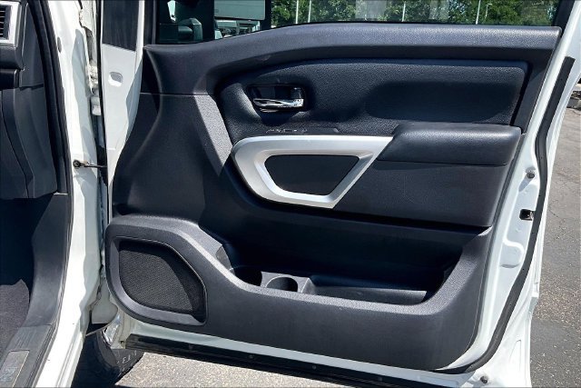 Used 2017 Nissan Titan SV RWD image 23