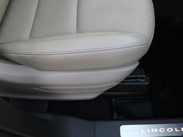 Used 2023 Lincoln Aviator Reserve w/ Equipment Group 201A image 9