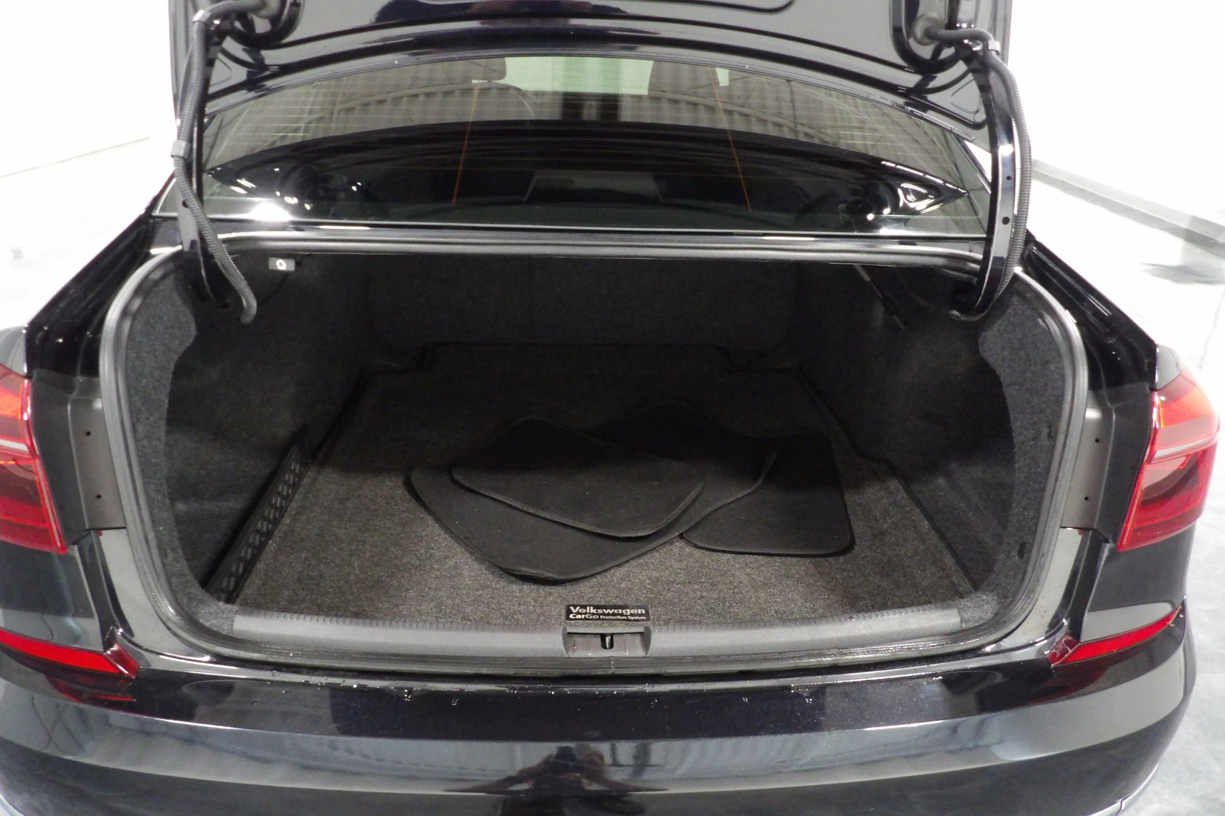 Used 2018 Volkswagen Passat 2.0T S image 8