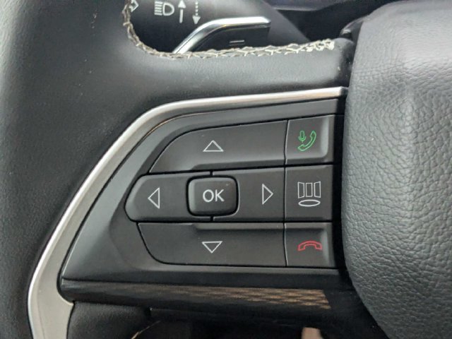 Used 2025 Jeep Grand Cherokee Laredo X RWD image 25