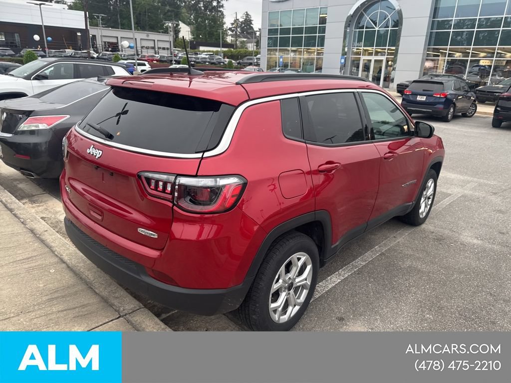Used 2025 Jeep Compass Latitude AWD/4WD image 10