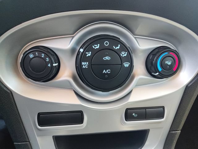 Used 2015 Ford Fiesta SE FWD image 19