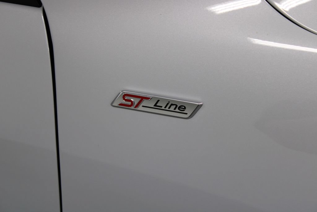 Used 2025 Ford Escape ST-Line Select w/ Class II Trailer Tow Package AWD/4WD image 12