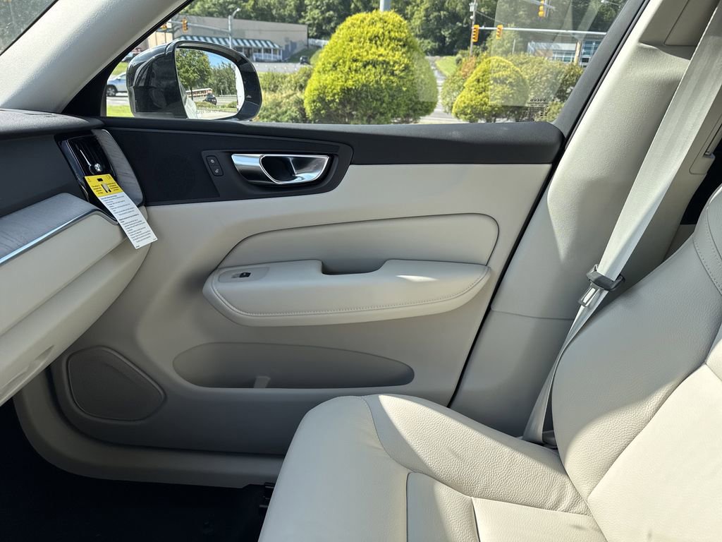 New 2025 Volvo XC60 T8 Plus w/ Protection Package Premier image 29