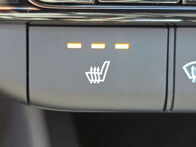 Certified 2025 Hyundai Elantra SEL image 12