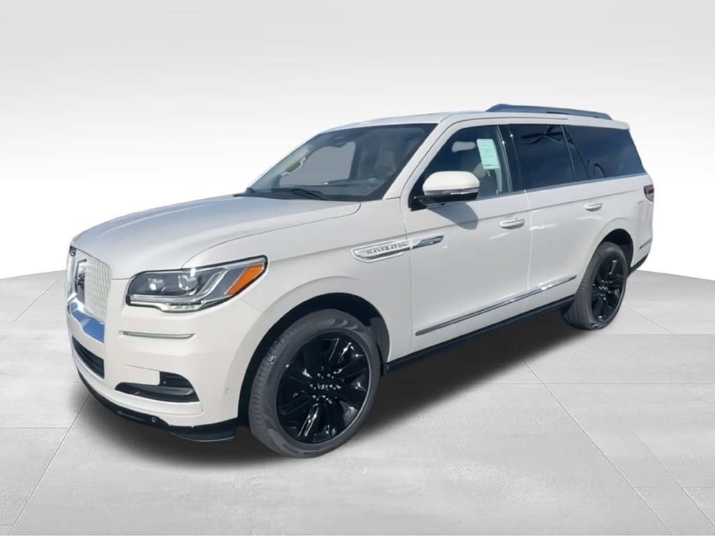 Used 2024 Lincoln Navigator Reserve AWD/4WD image 4