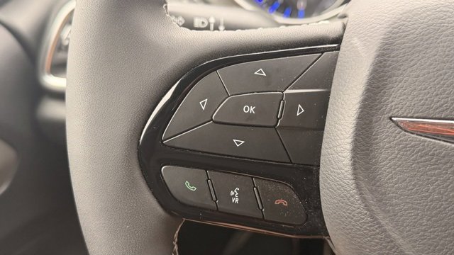 Used 2023 Chrysler Pacifica Limited w/ Uconnect Theater Family Group image 23