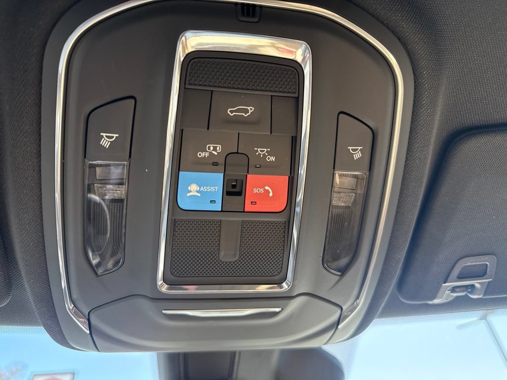 Certified 2025 Jeep Grand Cherokee Limited RWD image 24