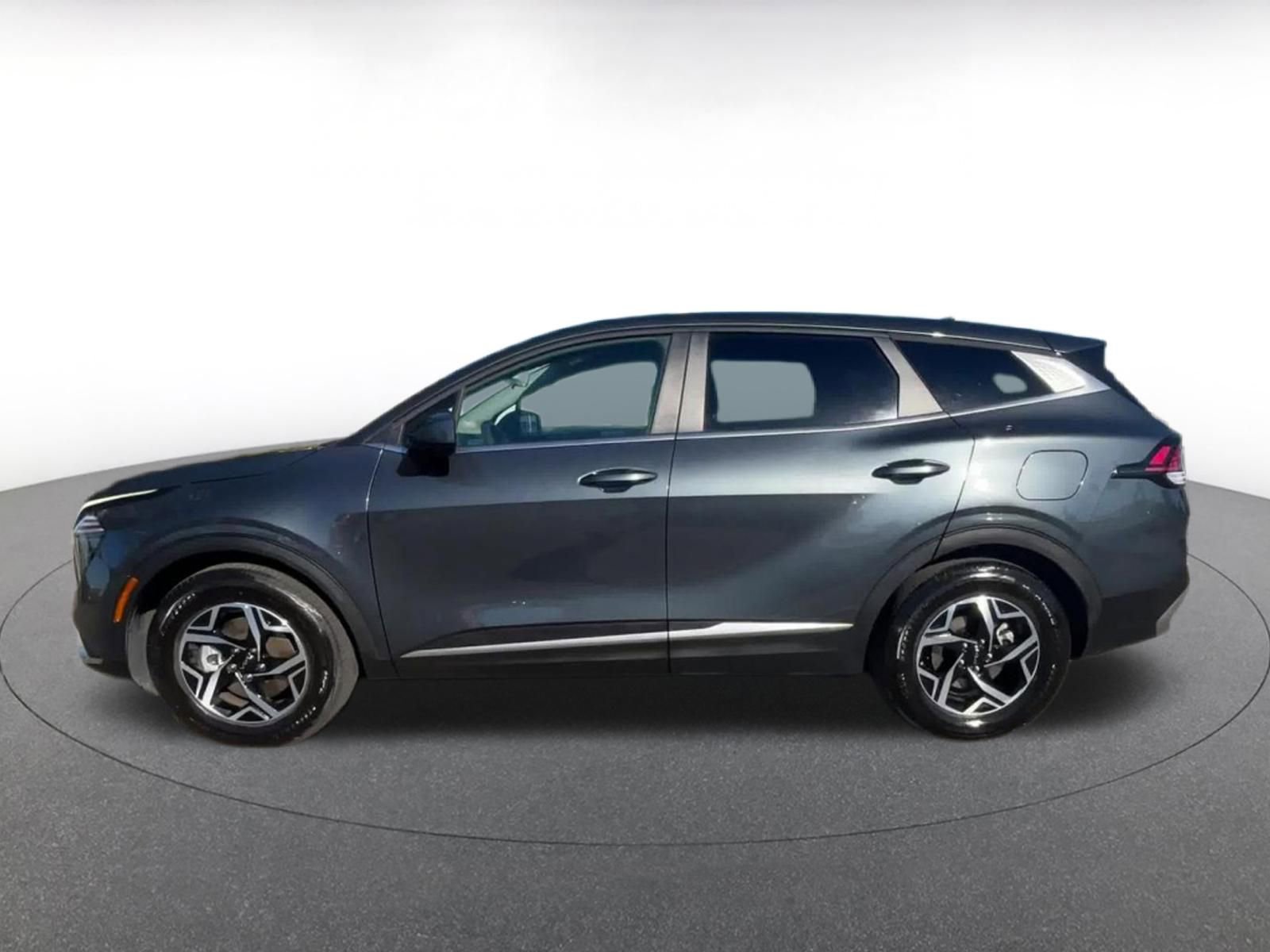 Used 2025 Kia Sportage LX image 9