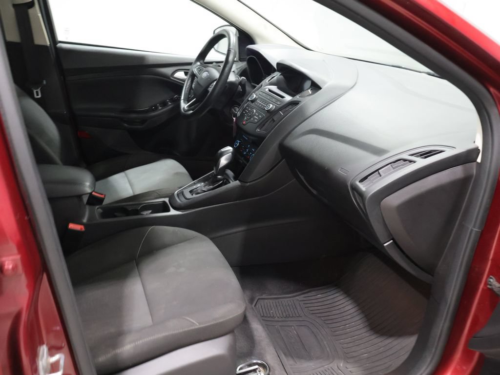 Used 2015 Ford Focus SE w/ SE Cold Weather Package FWD image 13
