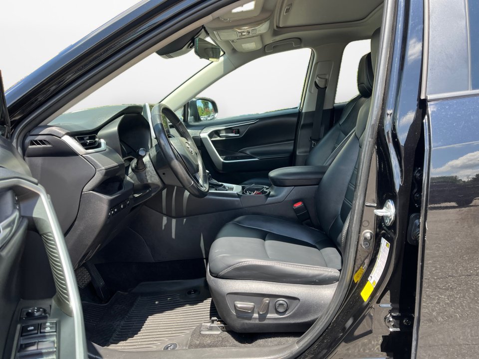 Used 2025 Toyota RAV4 XLE Premium w/ Weather Package AWD/4WD image 11