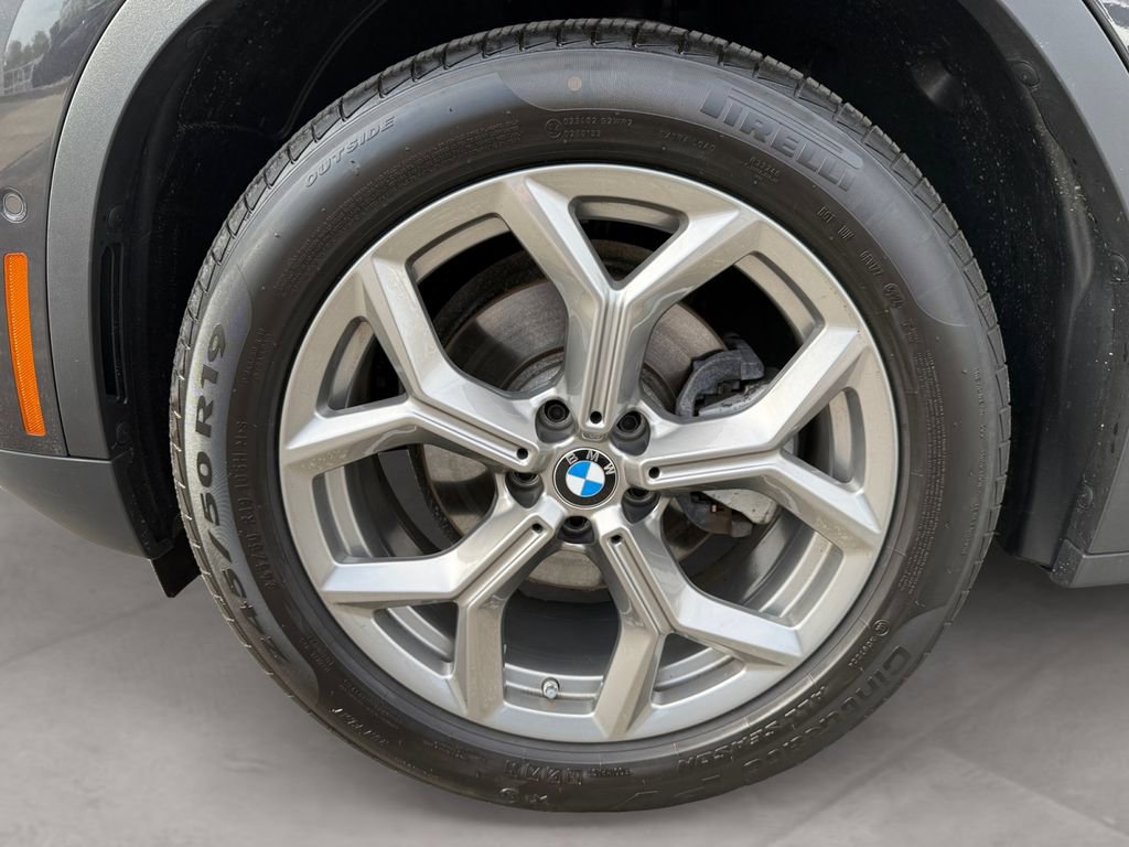 Certified 2025 BMW X4 xDrive30i w/ Premium Package image 14