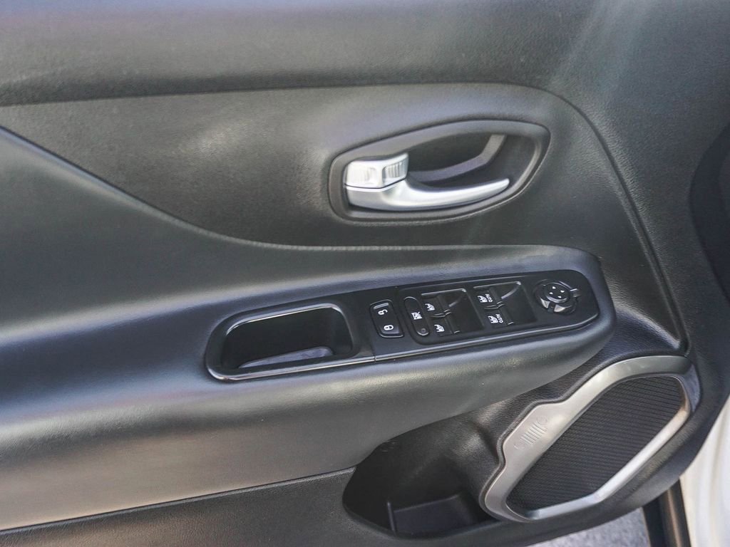 Used 2018 Jeep Renegade Limited w/ Safety & Security Group FWD image 18