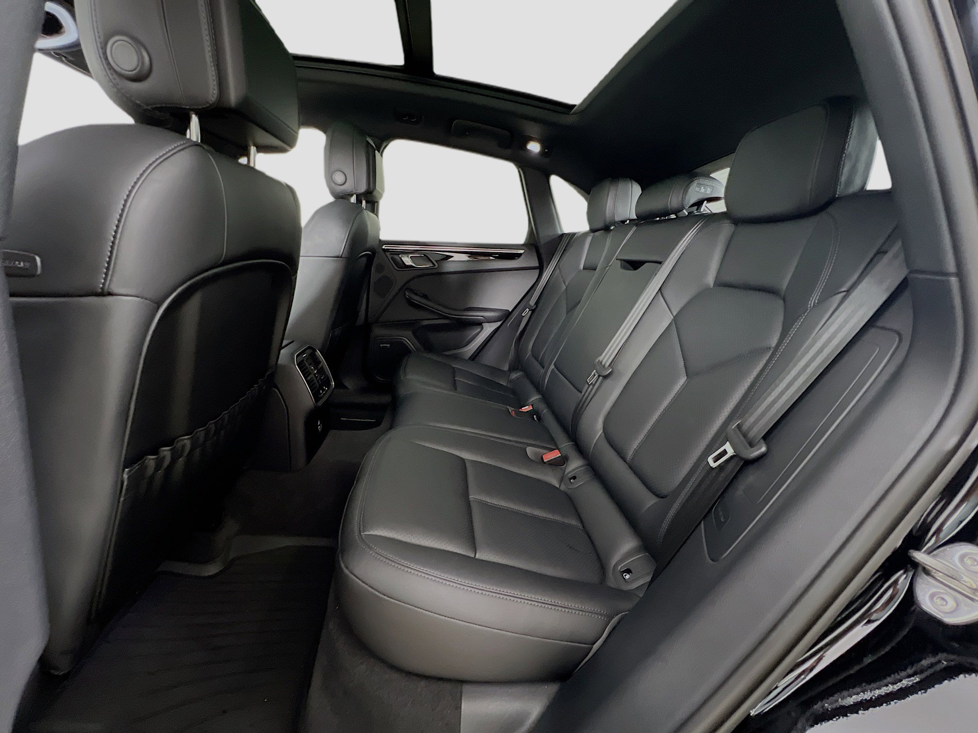 Used 2024 Porsche Macan image 26