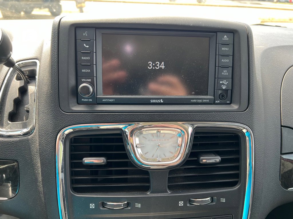 Used 2015 Chrysler Town & Country Touring w/ Mopar Premium Addition Group image 20