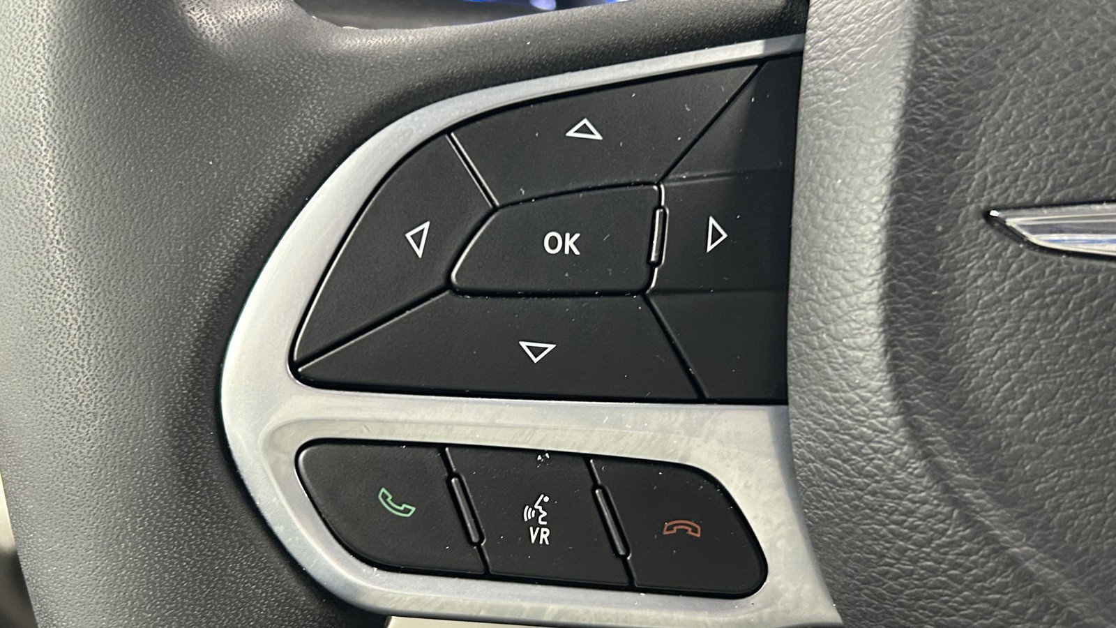 Used 2023 Chrysler Pacifica Touring-L image 23