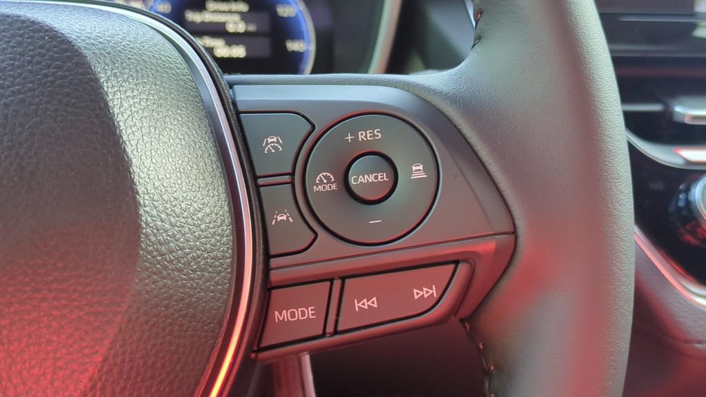Used 2026 Toyota Corolla Cross XLE w/ Convenience Package FWD image 22