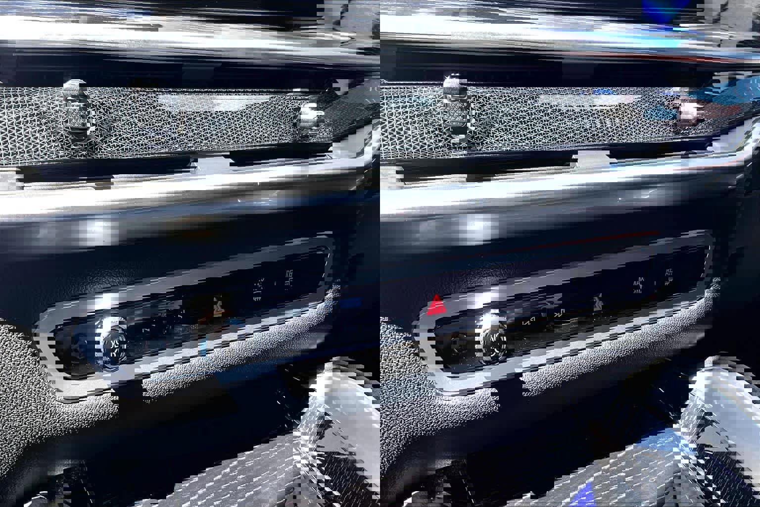 Used 2024 BMW X6 xDrive40i w/ Executive Package image 31