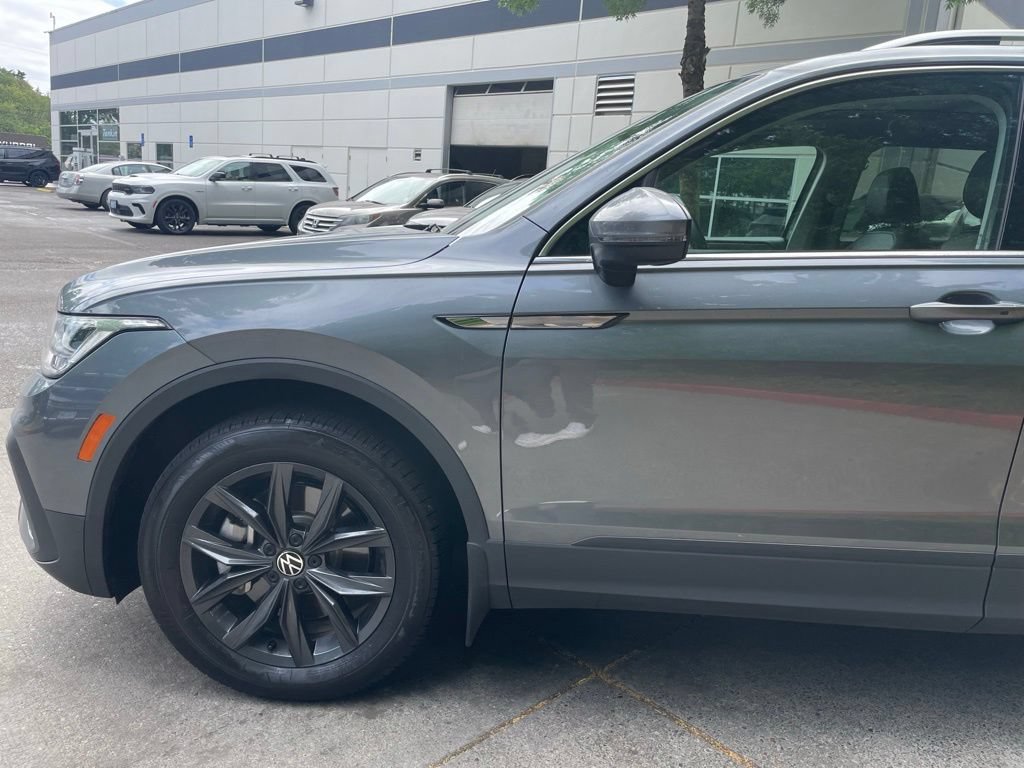 Used 2024 Volkswagen Tiguan SE AWD/4WD image 31