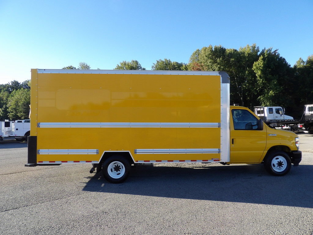 Used 2022 Ford E-350 and Econoline 350 Super Duty RWD image 9