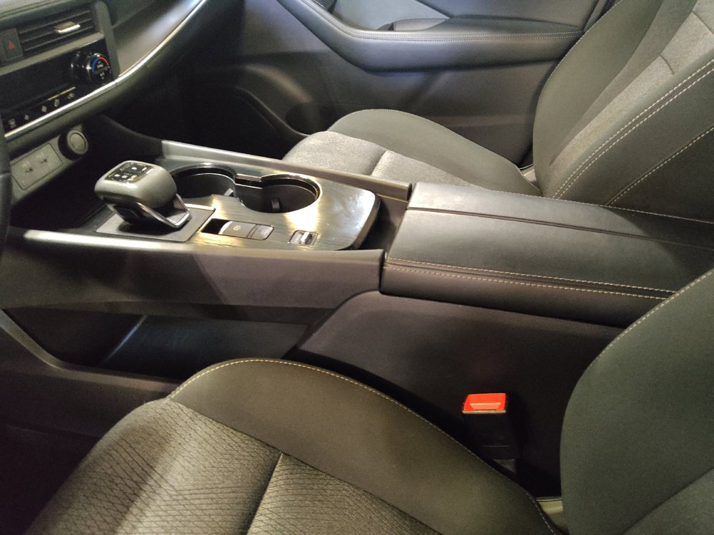Used 2025 Nissan Rogue SV FWD image 26
