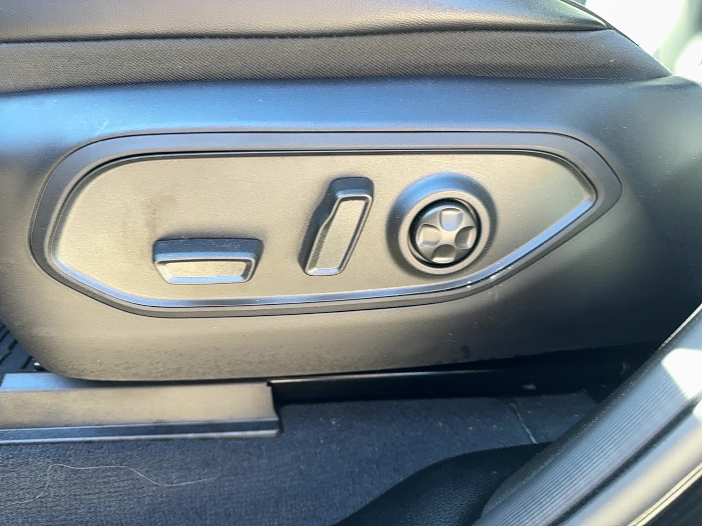 Used 2025 Jeep Grand Cherokee Altitude AWD/4WD image 26