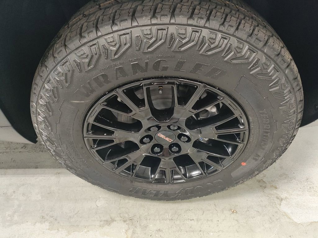 New 2026 GMC Acadia AT4 w/ Luxury Package image 4