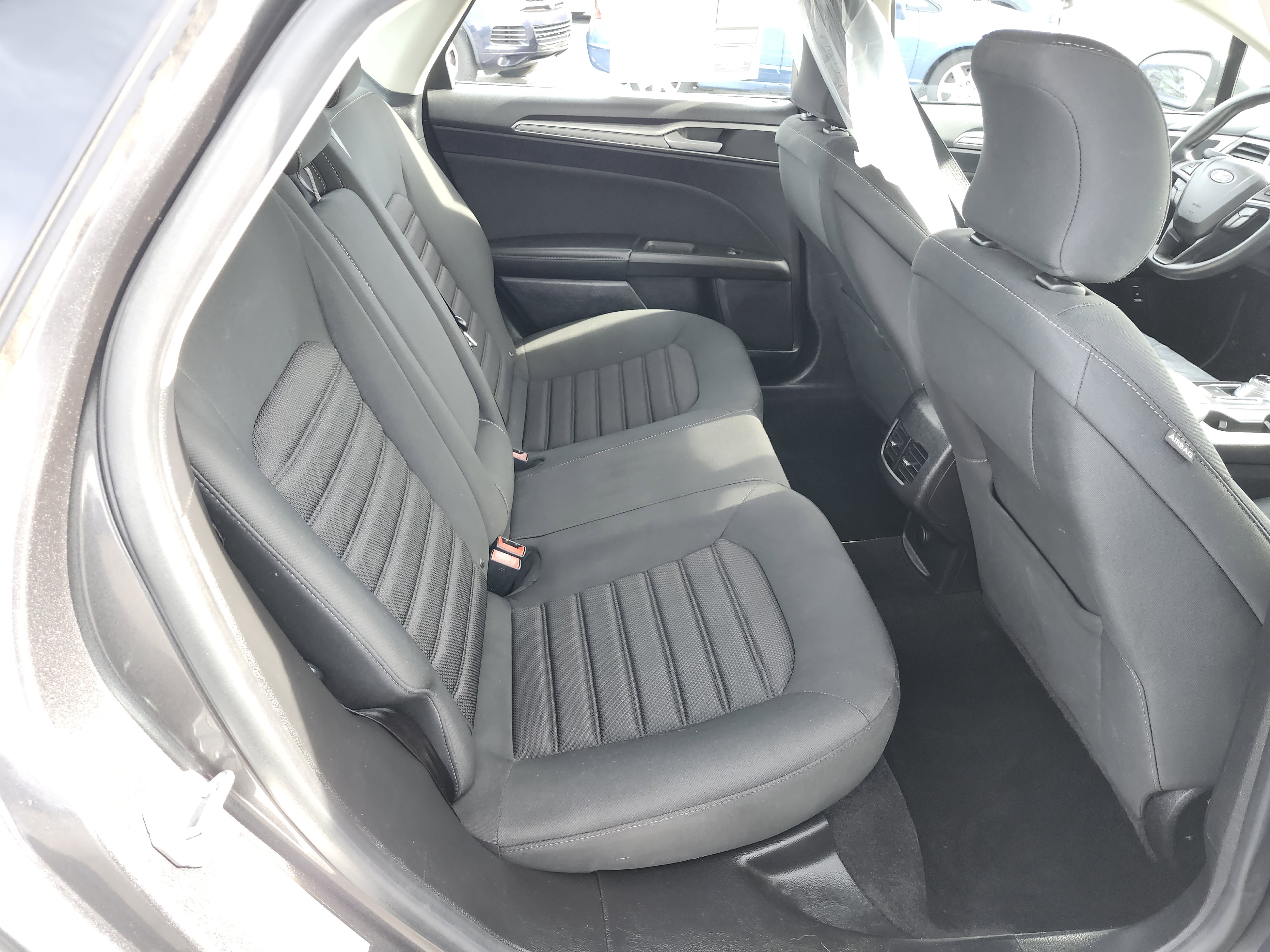 Used 2019 Ford Fusion SE FWD image 20