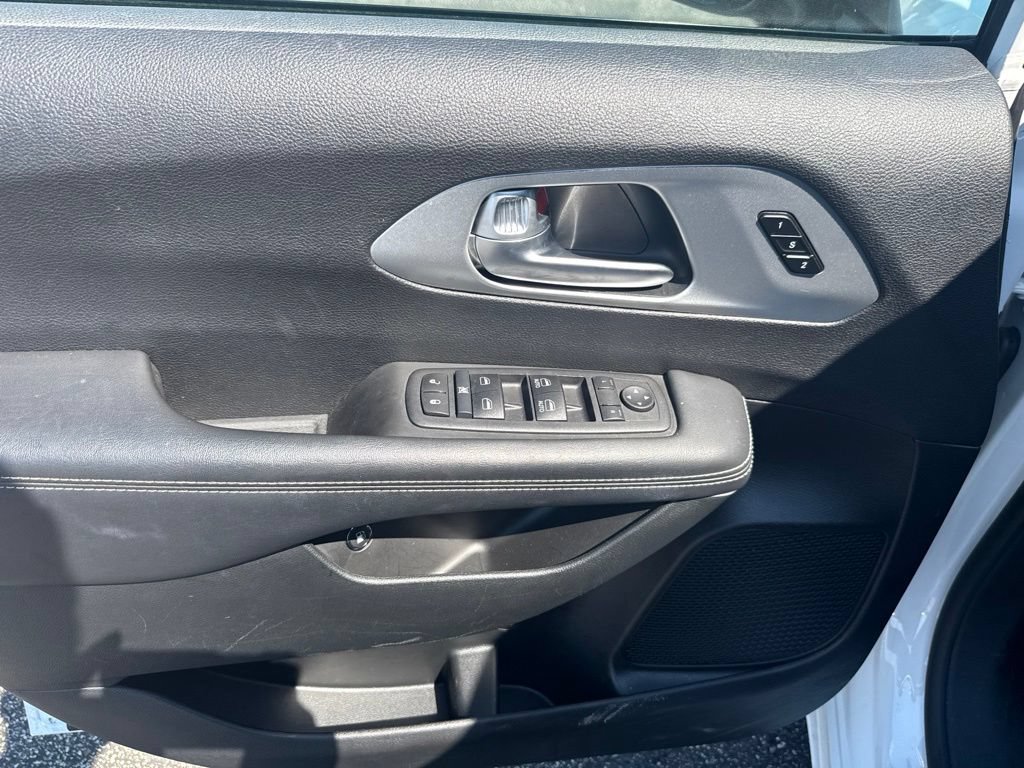 Used 2024 Chrysler Pacifica Limited FWD image 20