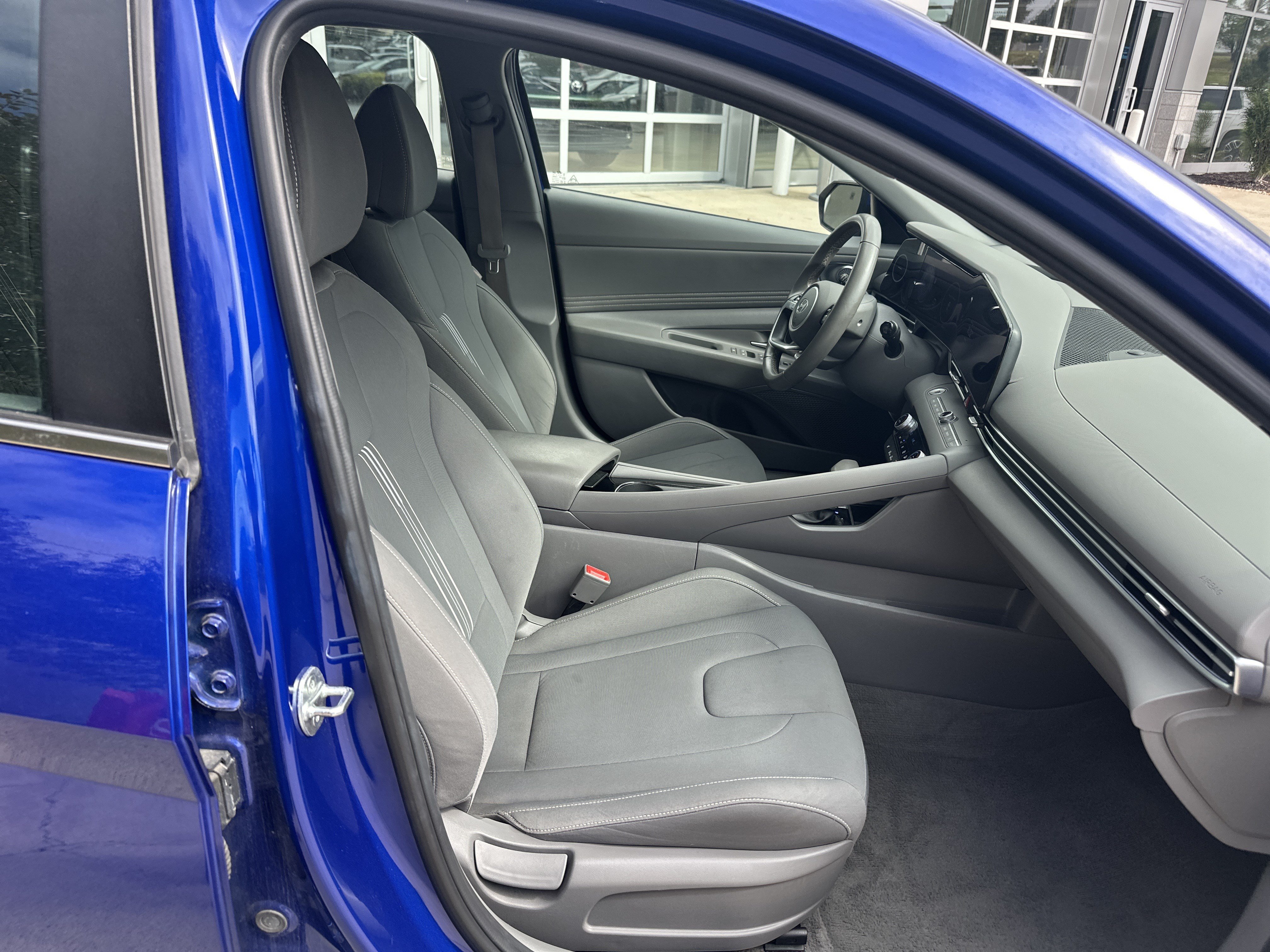 Used 2025 Hyundai Elantra SEL FWD image 28