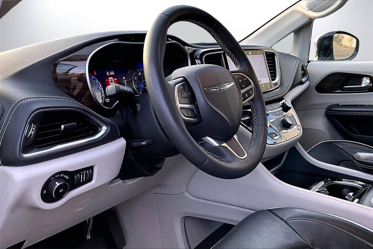 Certified 2023 Chrysler Pacifica Limited image 20