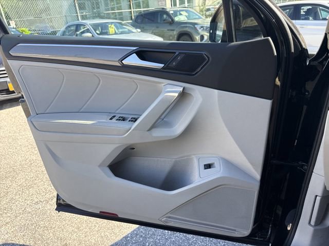 Used 2024 Volkswagen Tiguan SE R-Line image 25