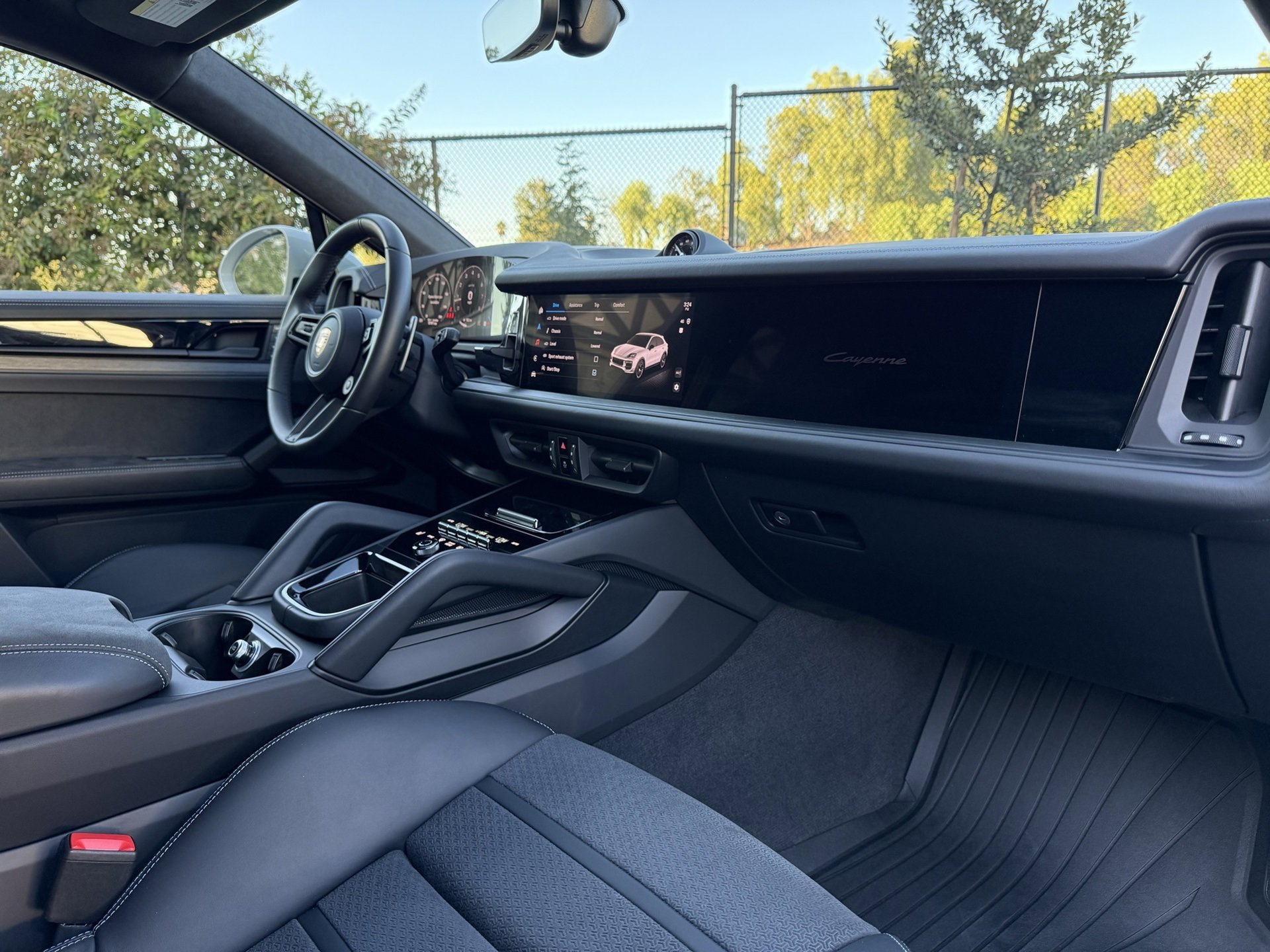 Used 2025 Porsche Cayenne GTS image 25