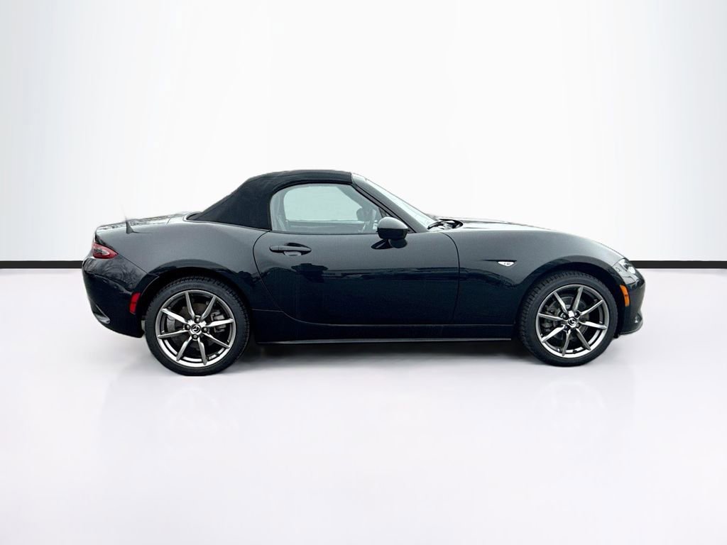 Used 2022 MAZDA MX-5 Miata Grand Touring w/ Weather Package image 10