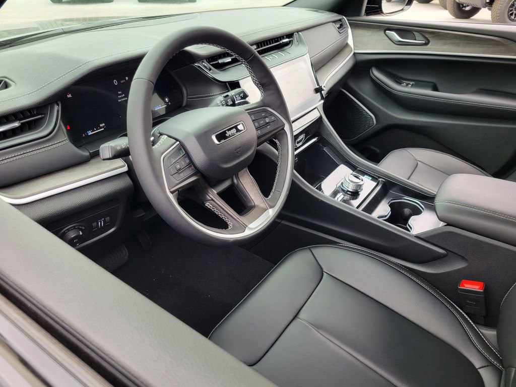 New 2026 Jeep Grand Cherokee L Limited w/ Limited Altitude Package AWD/4WD image 3