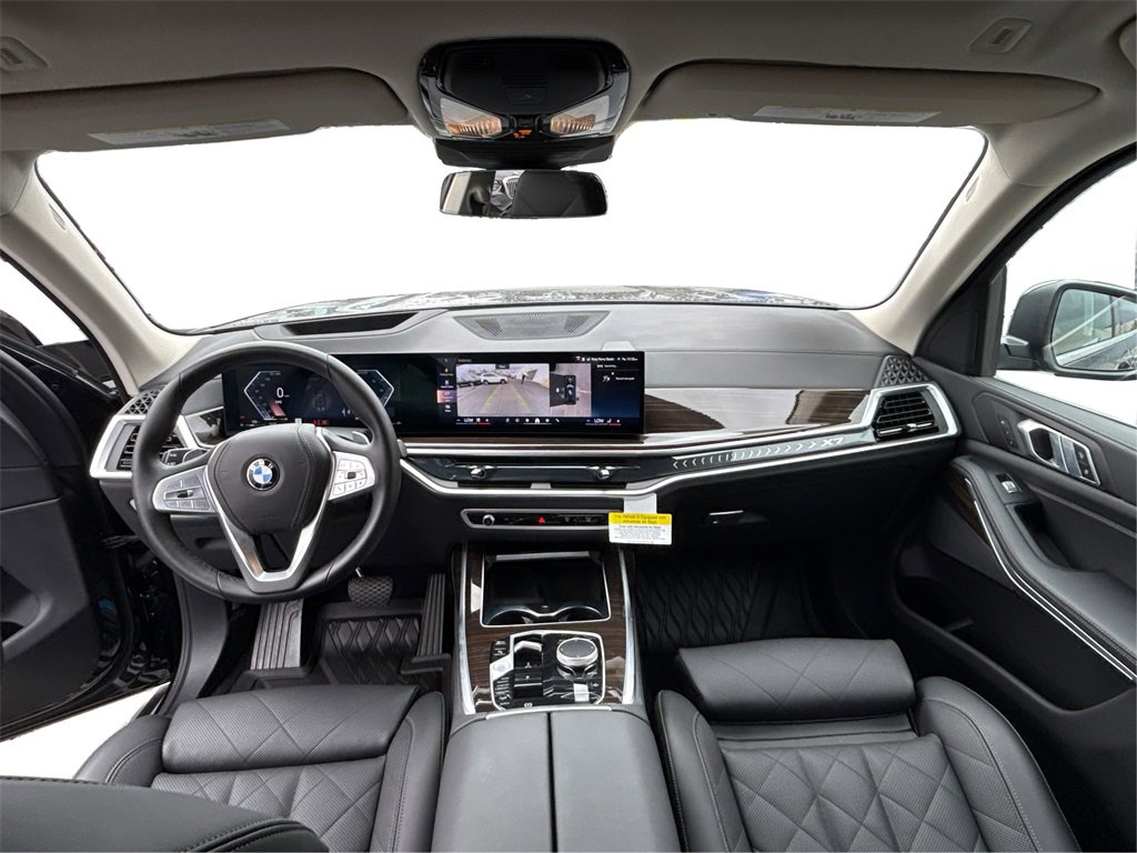 Used 2025 BMW X7 xDrive40i w/ Parking Assistance Package image 28