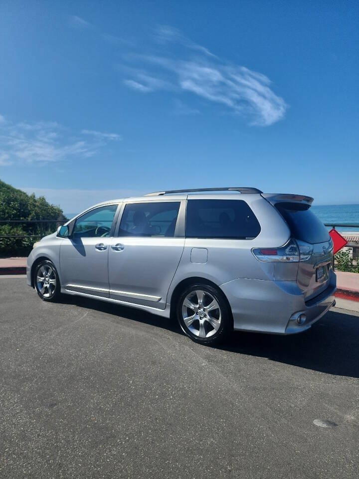 Used 2013 Toyota Sienna SE FWD image 5